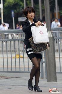 短发女美腿丝袜,展现女性美腿的时尚风采