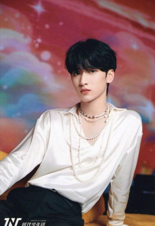 娱乐吃瓜君贺峻霖严浩翔